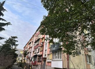 Продается трехкомнатная квартира, 50 м2, Сочи, микрорайон Донская, улица Чехова, 5