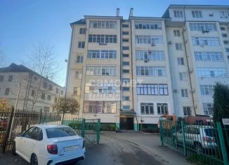 Продается четырехкомнатная квартира, 168 м2, Нальчик, улица Тарчокова, 19Б