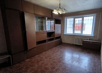 Продается трехкомнатная квартира, 63 м2, Астрахань, улица Куликова, 48