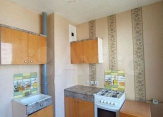 Продается 1-ком. квартира, 28 м2, Энгельс, проспект Химиков, 3Д