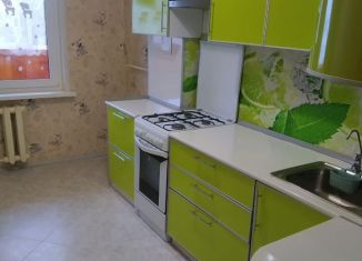 Аренда 3-ком. квартиры, 70 м2, Елабуга, Пролетарская улица, 38