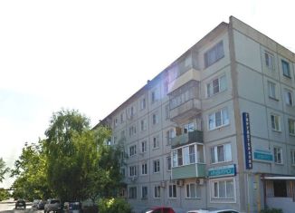 Продаю 4-ком. квартиру, 61 м2, Малоярославец, улица Карла Маркса, 12