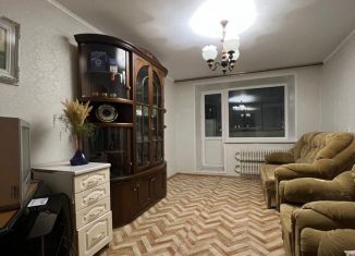 Продается 3-комнатная квартира, 65 м2, Азнакаево, улица Исхаки, 3