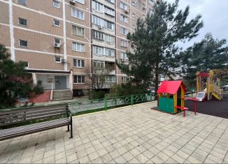 Продам 3-ком. квартиру, 67 м2, Туапсе, улица Московских строителей, 1