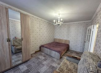 Сдам в аренду 1-ком. квартиру, 34 м2, Владикавказ, улица Кутузова, 80к2