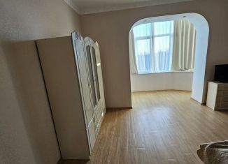 3-комнатная квартира в аренду, 110 м2, Евпатория, улица Шевченко, 37