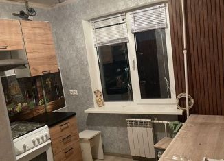 Сдается 2-ком. квартира, 48 м2, рабочий посёлок Соколовый, микрорайон ДОС, 17