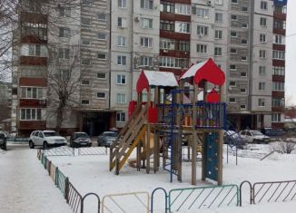 Сдается в аренду 2-комнатная квартира, 54 м2, Новокуйбышевск, улица Бочарикова, 8А