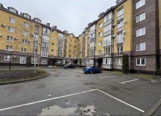 Продам 3-ком. квартиру, 116 м2, Владикавказ, улица Шамиля Джикаева, 5Б, 18-й микрорайон