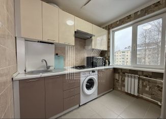 Сдаю в аренду 3-ком. квартиру, 60 м2, Калуга, улица Маршала Жукова, 45