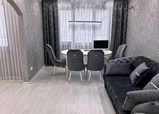 Продается трехкомнатная квартира, 65 м2, Магнитогорск, улица Ворошилова, 35