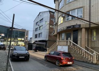 Продаю помещение свободного назначения, 100 м2, Махачкала, улица Ибакова, 8