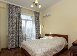 Сдаю двухкомнатную квартиру, 45 м2, Алушта, улица Ленина, 26