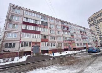 Сдается в аренду 1-ком. квартира, 33 м2, Серпухов, улица Лермонтова, 60