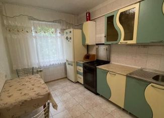 Сдам 2-ком. квартиру, 54 м2, Армавир, улица Кирова, 92