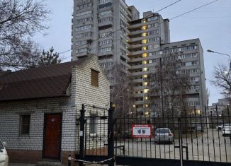 Продаю 2-ком. квартиру, 65 м2, Волгоград, улица Милиционера Буханцева, 18