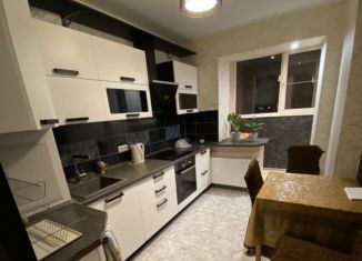 Сдаю 2-ком. квартиру, 58 м2, Щербинка, улица Барышевская Роща, 26