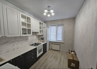 Продам 3-ком. квартиру, 73 м2, Астрахань, улица Аксакова, 14к1