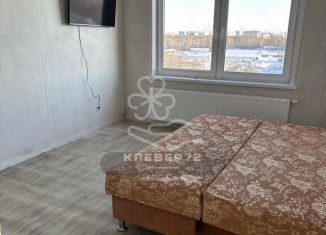 Сдаю 3-ком. квартиру, 50 м2, Тюмень, улица Анатолия Клиндюка, 1