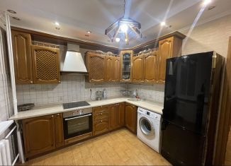 Продам 2-комнатную квартиру, 70 м2, Самара, Революционная улица, 130