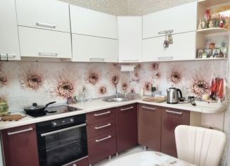 Продажа 2-ком. квартиры, 55 м2, Копейск, улица Калинина, 15