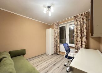 Трехкомнатная квартира в аренду, 50 м2, Москва, Планерная улица, 12к4, метро Беломорская