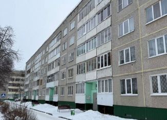 Продаю 1-ком. квартиру, 38 м2, Чебоксары, улица Гузовского, 24