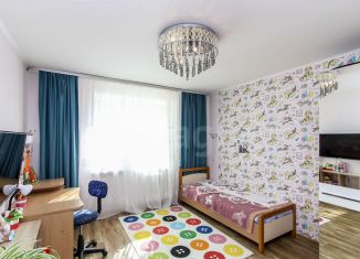 Продам 2-ком. квартиру, 66 м2, Тюмень, Центральный округ, улица Избышева, 8