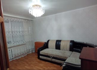 Сдается трехкомнатная квартира, 60 м2, Нижнекамск, улица Менделеева, 4