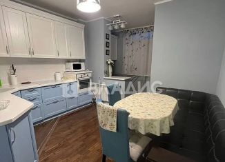 Продажа 3-ком. квартиры, 98 м2, Белгород, бульвар Первого Салюта, 6В