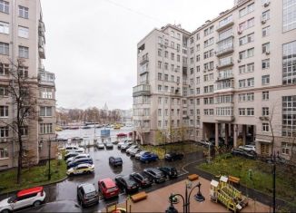 Продам 4-комнатную квартиру, 129 м2, Москва, улица Серафимовича, 2, метро Александровский сад