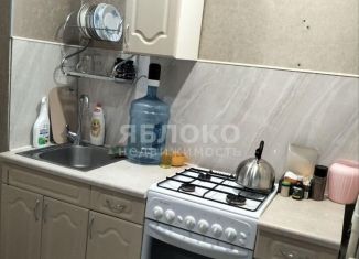 Продам 2-ком. квартиру, 36.7 м2, Березники, улица Черняховского, 32