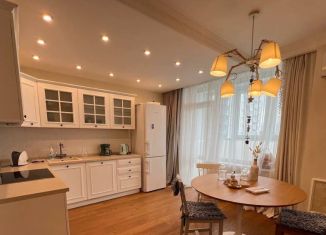 Сдам 3-комнатную квартиру, 100 м2, Екатеринбург, улица Куйбышева, 21, метро Геологическая