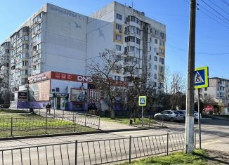 Продаю четырехкомнатную квартиру, 87 м2, Керчь, улица Ворошилова, 1А