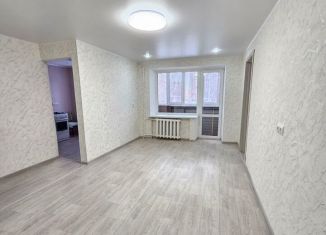 Продам 2-комнатную квартиру, 44 м2, Салават, улица Карла Маркса