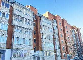 Продаю 1-комнатную квартиру, 45 м2, Чебоксары, улица Константина Иванова, 88