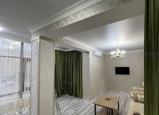 Сдается в аренду 2-ком. квартира, 80 м2, Каспийск, проспект Акулиничева, 2