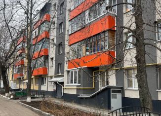 Трехкомнатная квартира на продажу, 52 м2, Белгород, улица Макаренко, 1В