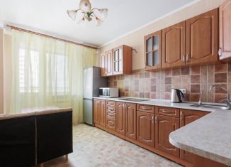 Продается 2-комнатная квартира, 70.4 м2, Новосибирск, улица Кирова, метро Площадь Ленина