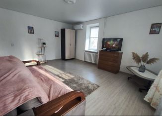 1-комнатная квартира в аренду, 35 м2, Каменск-Шахтинский, Красная улица, 68А