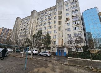 Продаю четырехкомнатную квартиру, 106 м2, Каспийск, улица Ленина, 56
