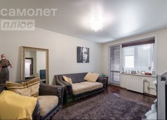 Продам трехкомнатную квартиру, 55.3 м2, Москва, метро Пионерская, Давыдковская улица, 2к1