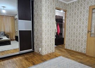 Сдам однокомнатную квартиру, 38 м2, Дагестан, улица Гусаева, 6