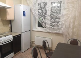Двухкомнатная квартира в аренду, 56 м2, Челябинск, улица Братьев Кашириных, 154А
