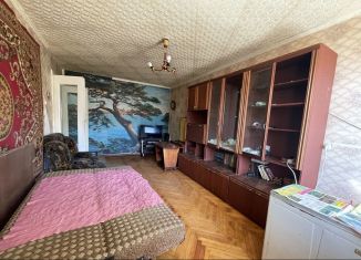 Продам 3-комнатную квартиру, 63 м2, Новокубанск, Московская улица, 40