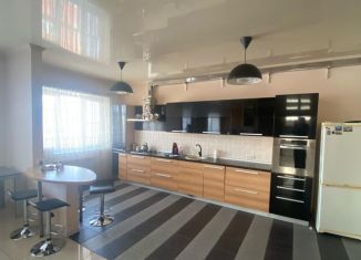 Продается трехкомнатная квартира, 212 м2, Магнитогорск, улица Комарова, 31