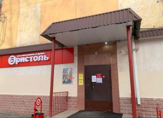 Продается торговая площадь, 160 м2, Волжский, улица имени Космонавтов, 25