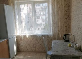 Сдам в аренду 2-ком. квартиру, 52 м2, Старый Оскол, микрорайон Жукова, 23