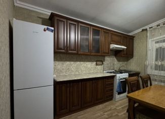 Сдам в аренду 2-ком. квартиру, 70 м2, Дагестан, Атланаульская улица, 8