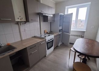 Сдам 2-ком. квартиру, 45 м2, Карачаево-Черкесия, Кавказская улица, 40